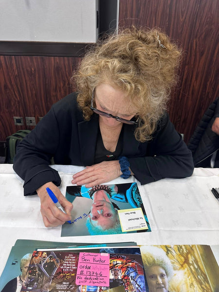 KELLY HUNTER - Mrs Gascoigne in Bottom - hand signed 10 x 8 photo