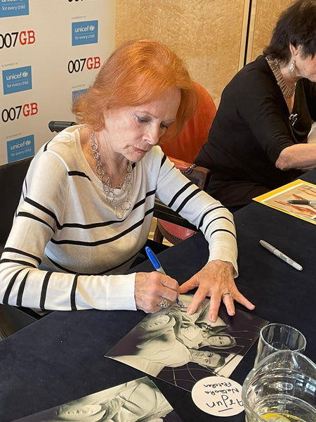 LUCIANA PALUZZI - Fiona Volpe in James Bond - Thunderball - hand signed 10 x 8 photo