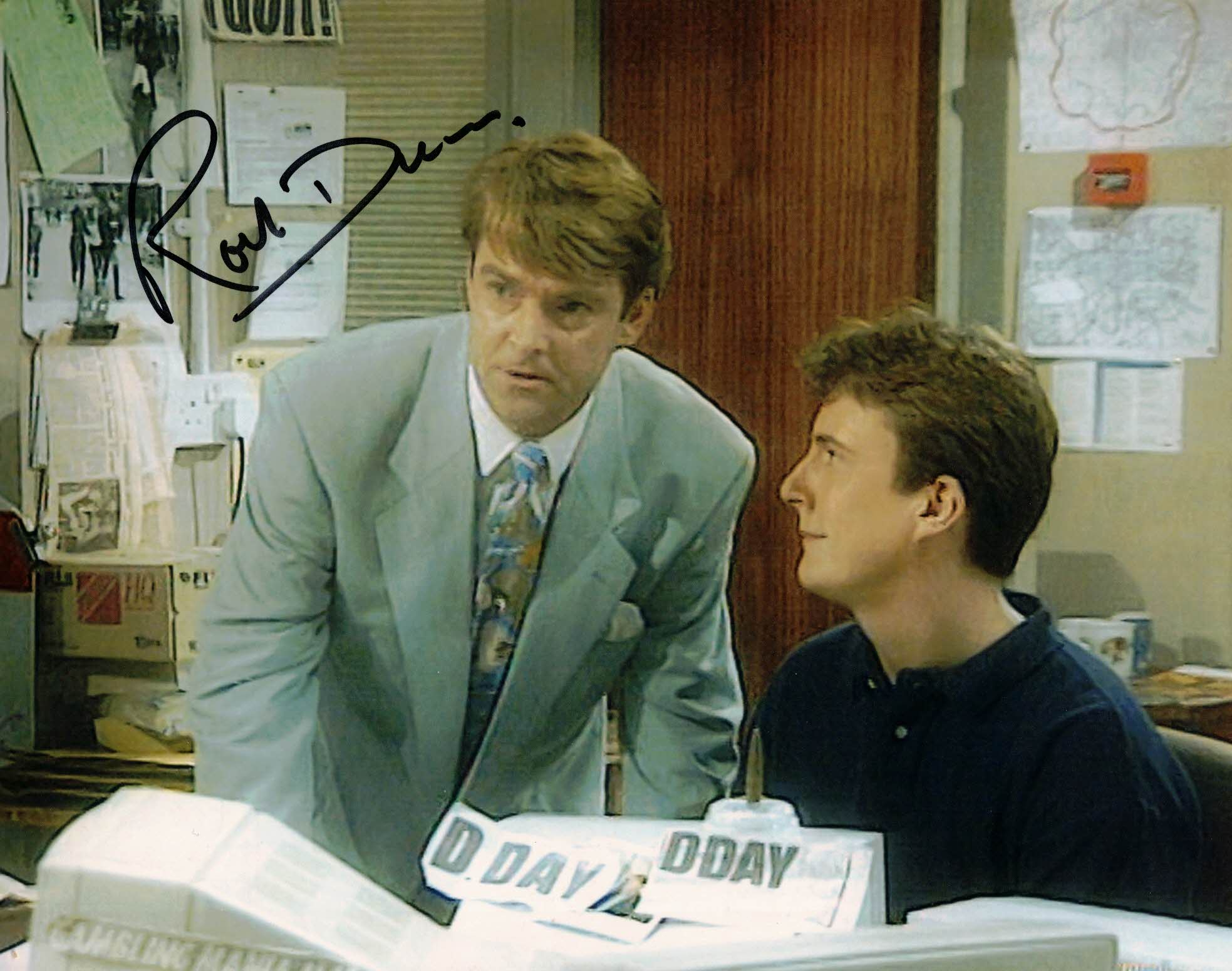 ROBERT DUNCAN -  Gus Hedges in  Drop The Dead Donkey -  hand signed 10 x 8  photo