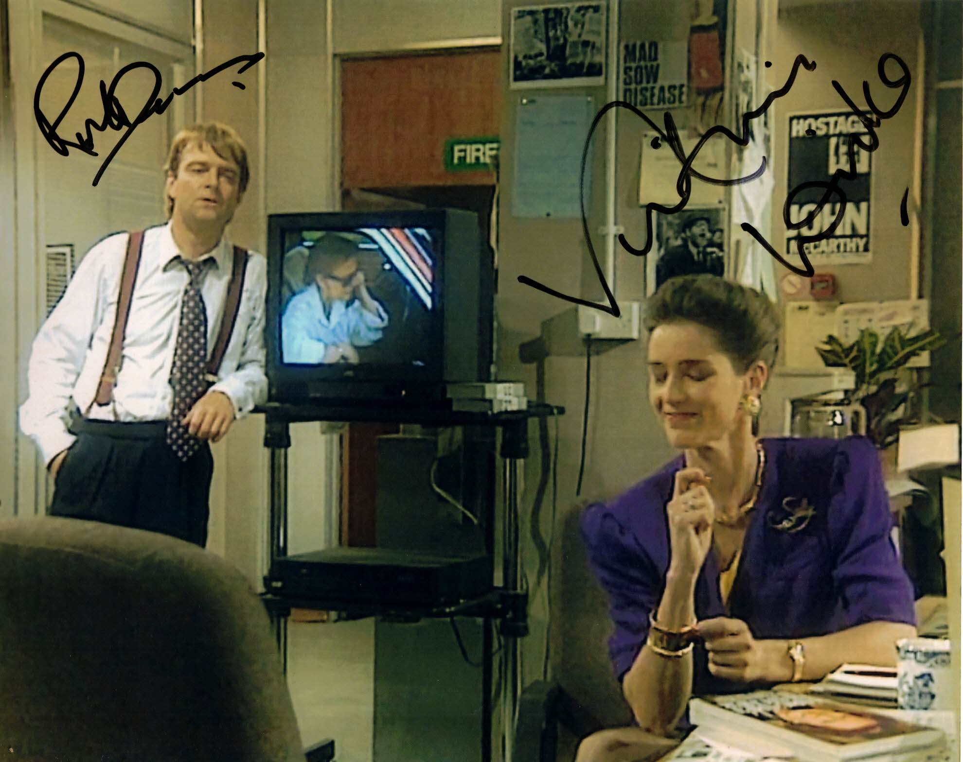 VICTORIA WICKS & ROBERT DUNCAN - Sally Smedley & Gus Hedges in  Drop The Dead Donkey - double hand signed 10 x 8  photo