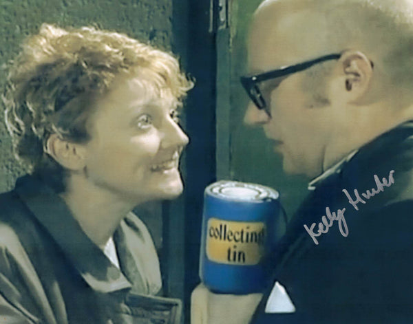 KELLY HUNTER - Mrs Gascoigne in Bottom - hand signed 10 x 8 photo