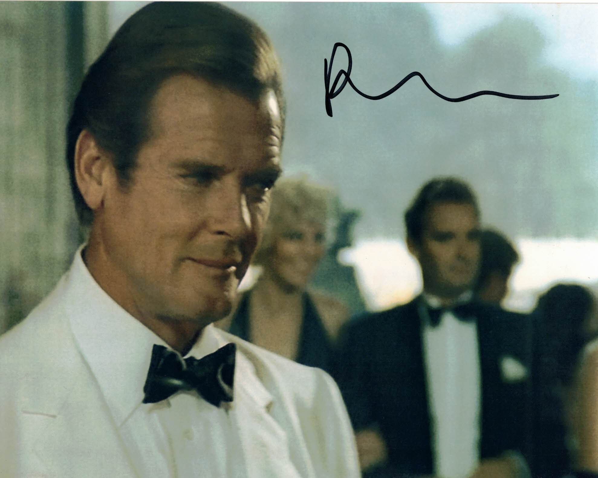 PAULA THOMAS- Zorin Party Girl  in A View To A Kill- James Bond hand signed 10 x 8 photo