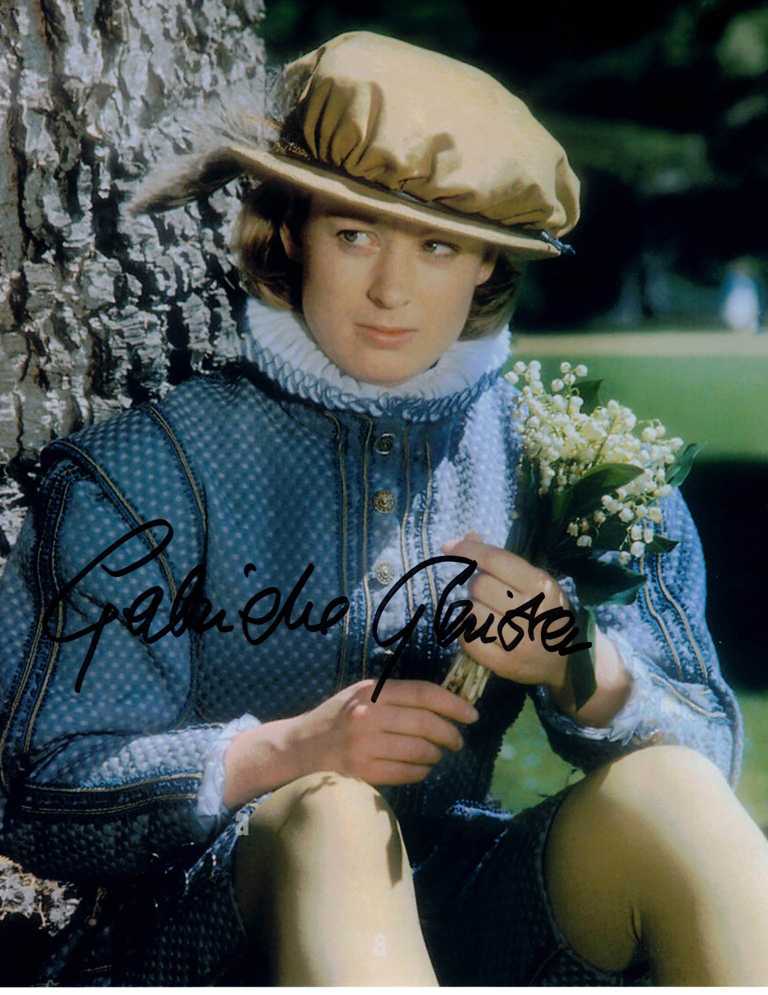 GABRIELLE GLAISTER - Bob/ Kate  Blackadder 2 - hand signed 10 x 8 photo