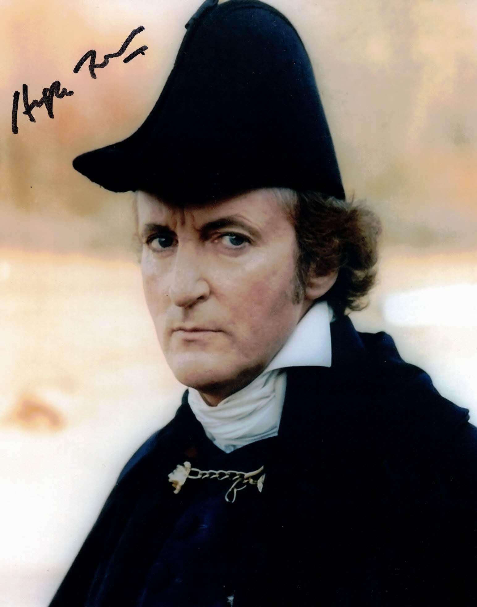 HUGH FRASER - Wellington in Sharpe hansd signed 8 x 10 photo