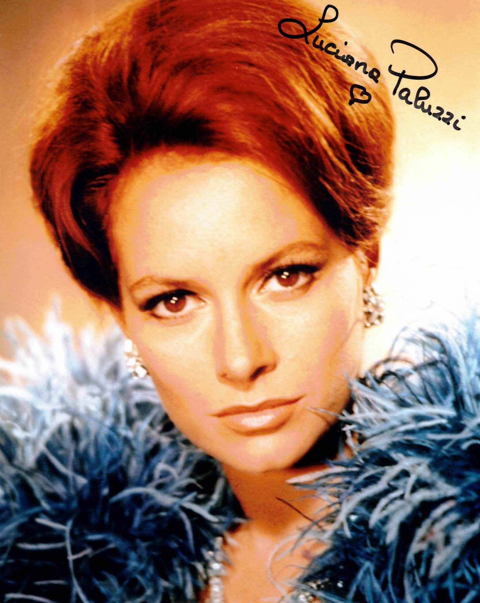 LUCIANA PALUZZI - Fiona Volpe in James Bond - Thunderball - hand signed 10 x 8 photo