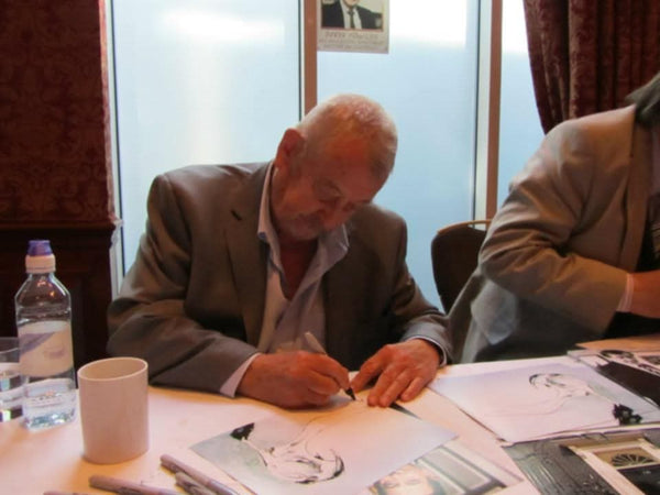 DEREK FOWLDS - Oscar Blaketon in Heartbeat hand signed 10 x 8 photo