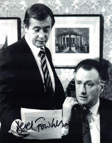 DEREK FOWLDS - Bernard Woolley in Yes Minister hand signed 10 x 8 photo