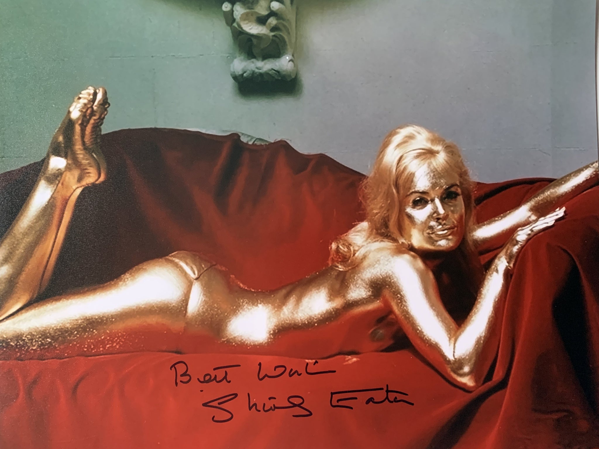 SHIRLEY EATON - Jill Masterson in Goldfinger - 11 x 14 James Bond hand signed