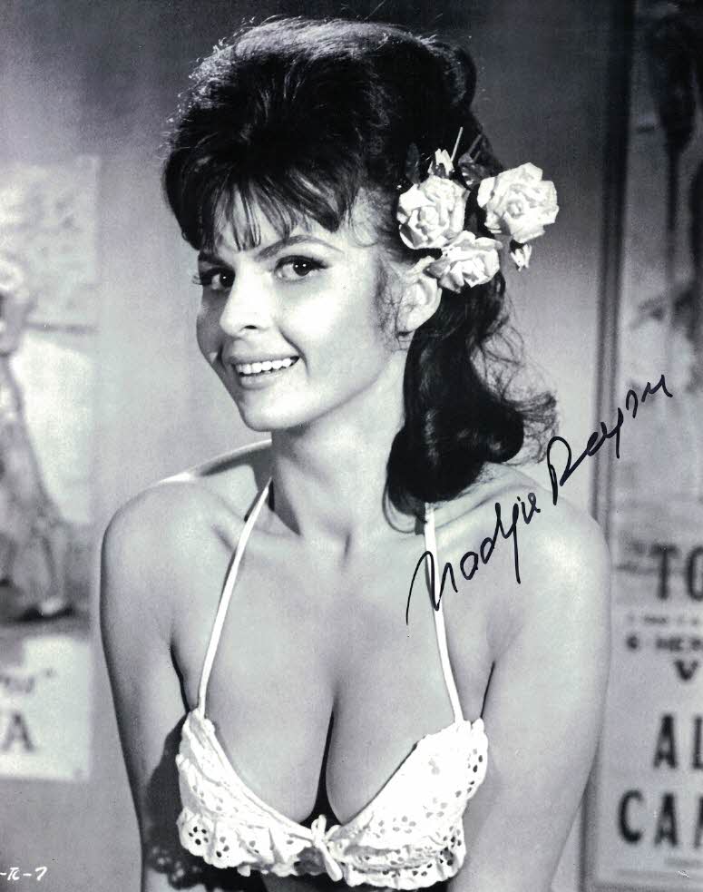 NADJA REGIN - Bonita in Goldfinger