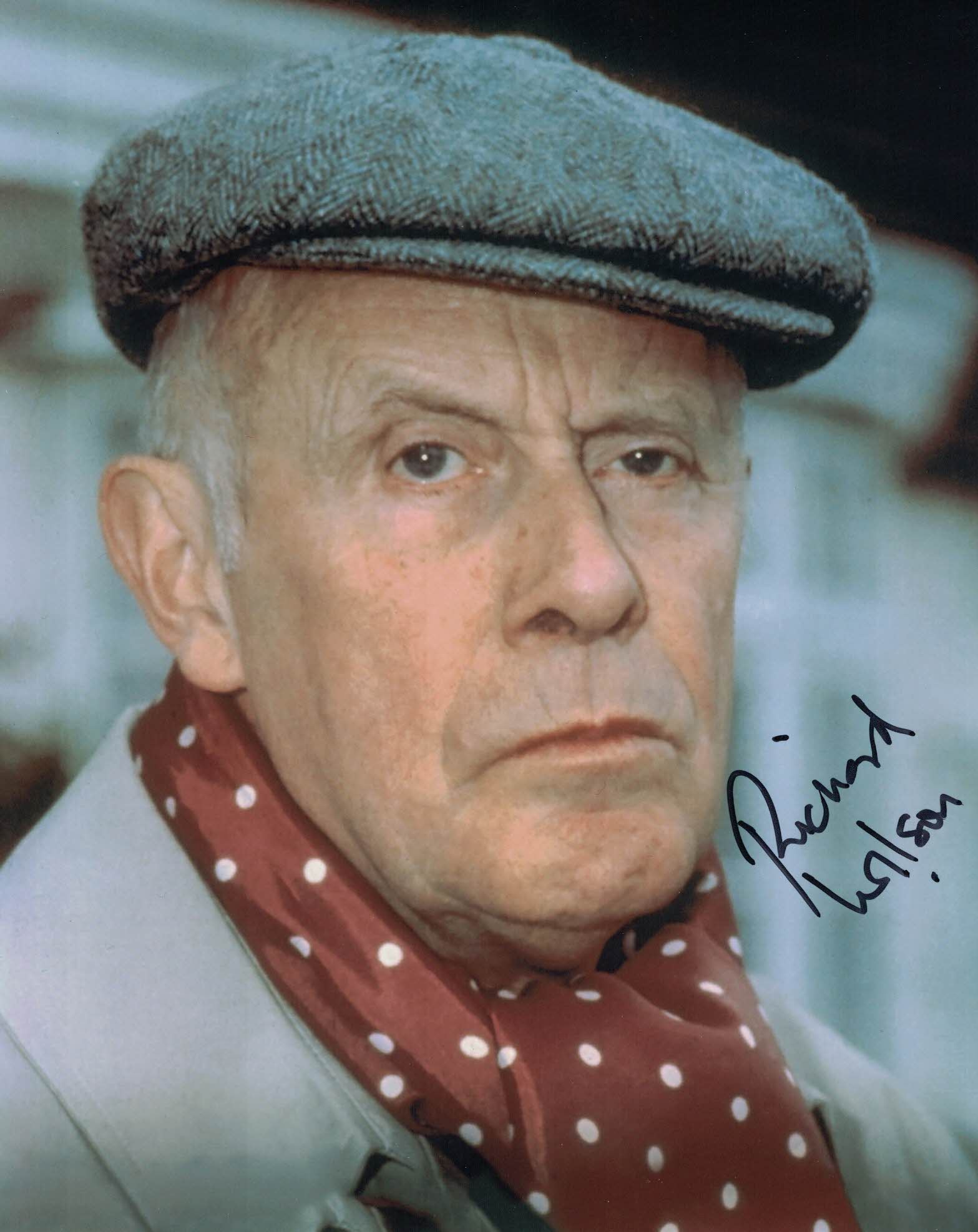 RICHARD WILSON - Victor Meldrew - One Foot In The Grave hand signed 10 x 8 photo