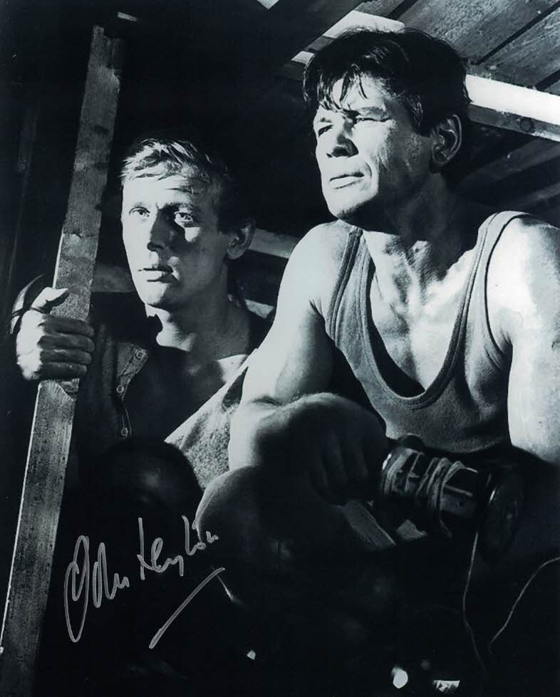 JOHN LEYTON Willie The Tunnel King in The Great Escape - hand signed 10 x 8 photo