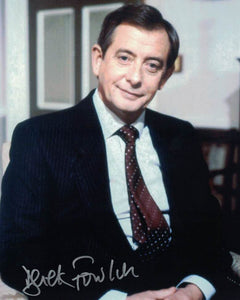 DEREK FOWLDS - Bernard Woolley in Yes Minister hand signed 10 x 8 photo