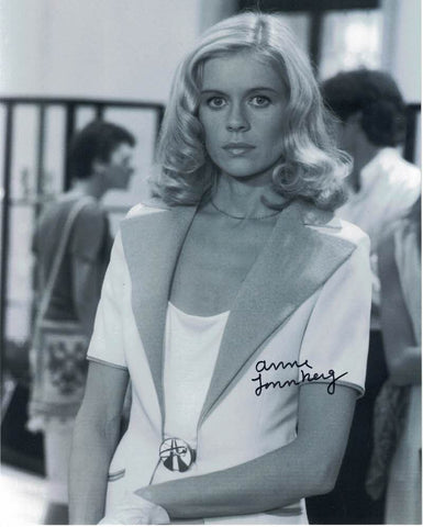 ANNE LONNBERG - Museum guide in James Bond - Moonraker - hand signed 10 x 8 photo